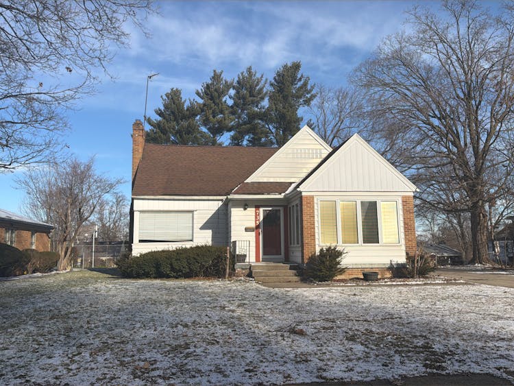 735 East Woodside Street South Bend, IN 46614, St. Joseph County