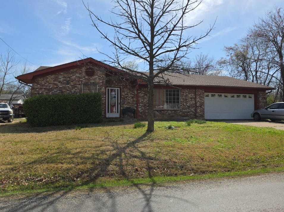 204 W Vernon St Bells, TX 75414, Grayson County