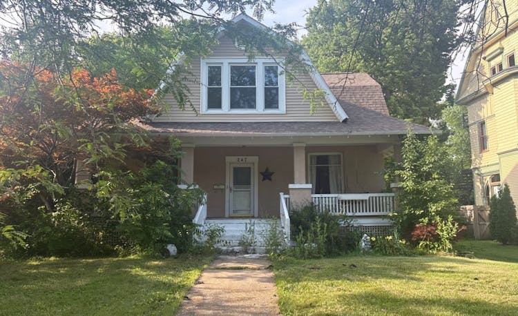 247 West Main Street Carthage, IL 62321, Hancock County