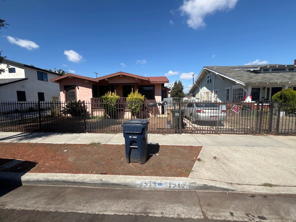 1217 1219 W 90th St Los Angeles, CA 90044, Los Angeles County