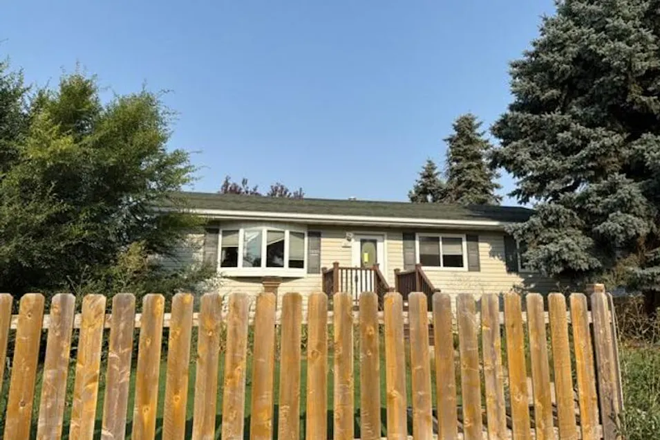 1817 9th Ave E Williston, ND 58801, Williams County