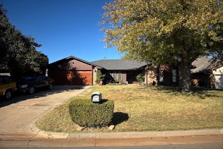 7413 NW 103rd St Oklahoma City, OK 73162, Oklahoma County