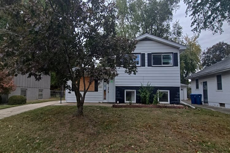 28 West Bel Aire Drive Springfield, IL 62703, Sangamon County