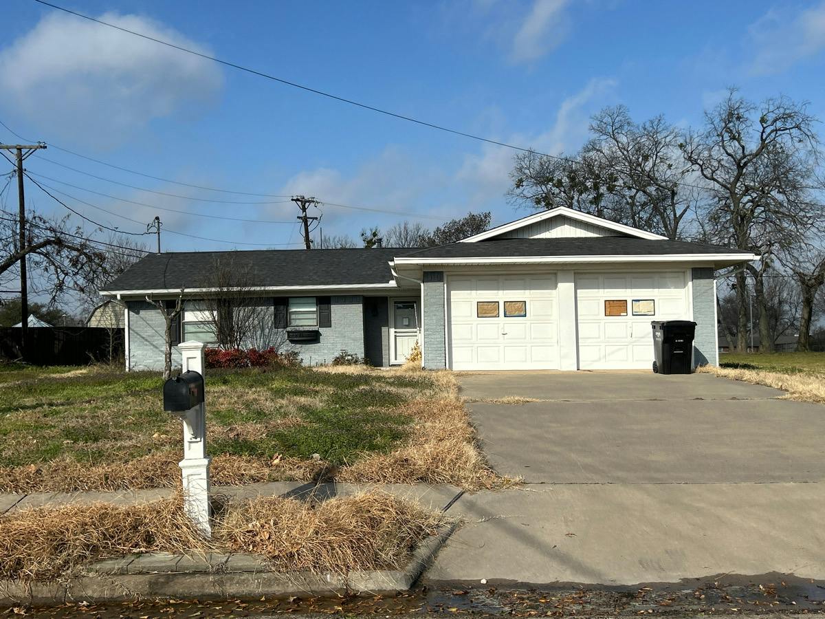 Hilltop Dr, Greenville, TX 75402