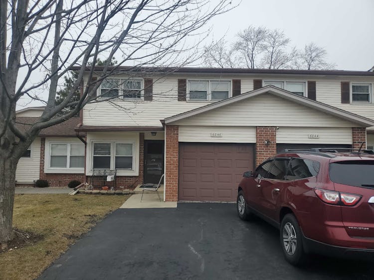 6846 Sussex Rd Tinley Park, IL 60477, Cook County