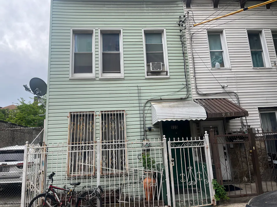935 Rogers Place Bronx, NY 10459, Bronx County