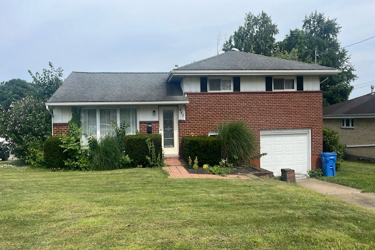 445 Toledo Dr Lower Burrell, PA 15068, Westmoreland County