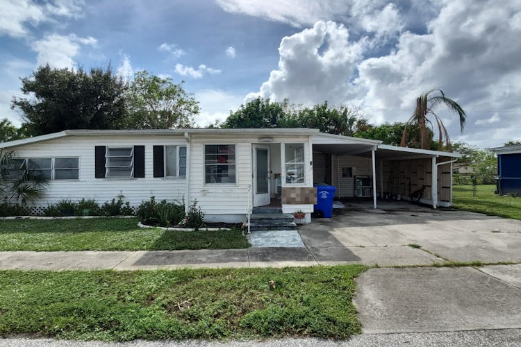 2056 Maple Avenue Fort Myers, FL 33901, Lee County