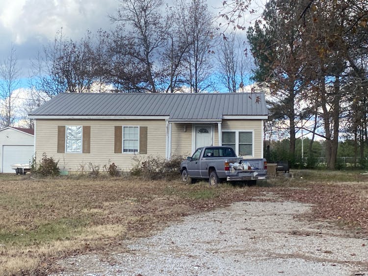 270 Maddox Loop Savannah, TN 38372, Hardin County