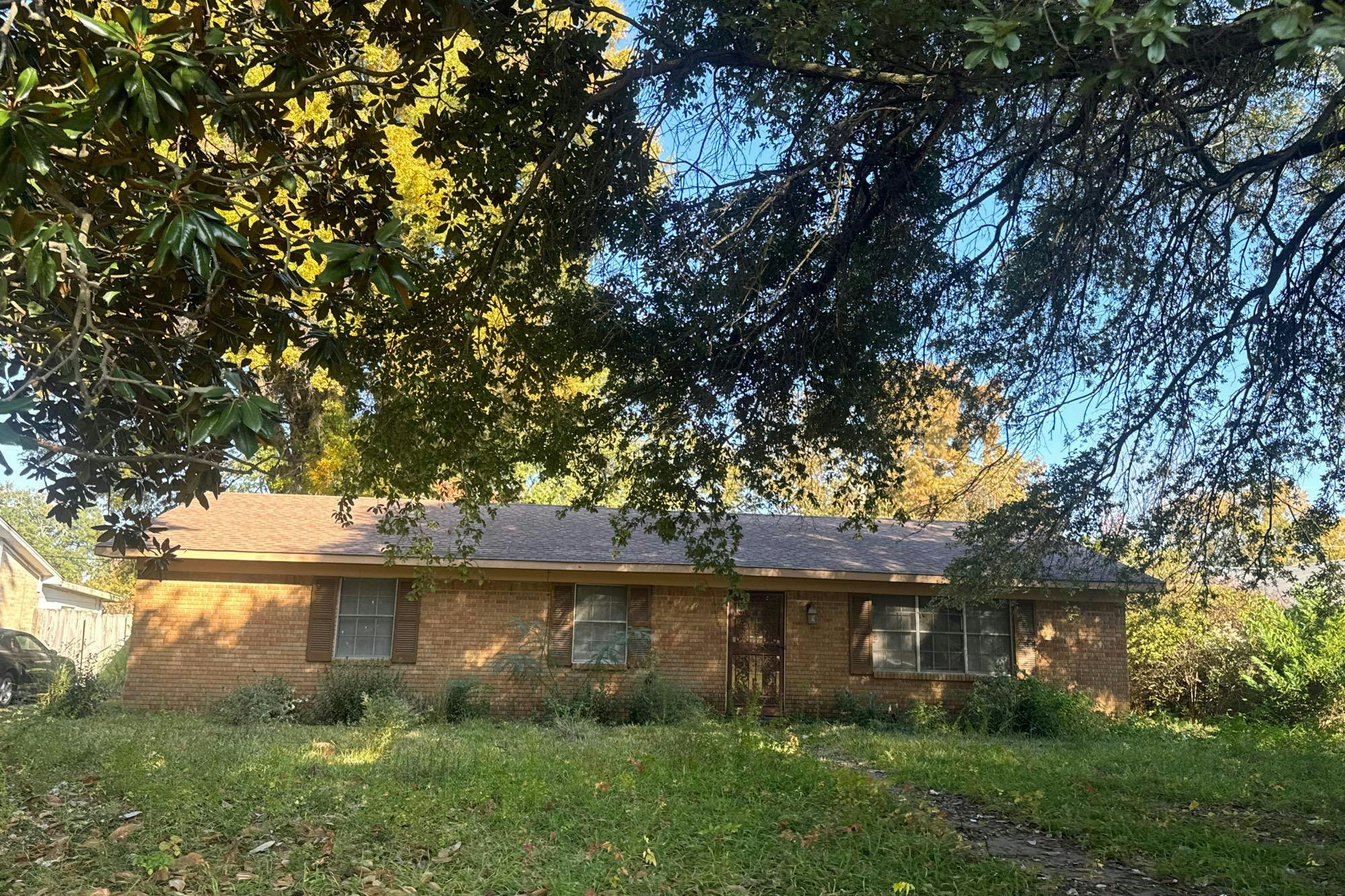 Claiborne Ave, Greenwood, MS 38930