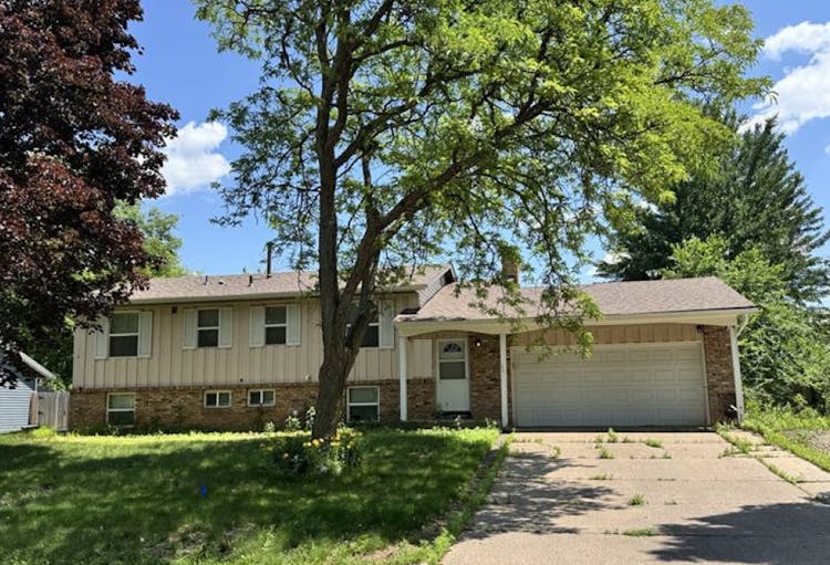 13850 Garrett Avenue Apple Valley, MN 55124, Dakota County