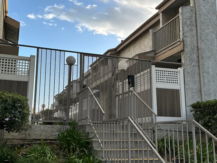 19540 Sherman Way Unit 605 Reseda, CA 91335, Los Angeles County