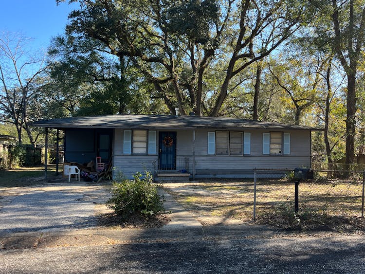 2004 Wolf Ridge Rd Mobile, AL 36618, Mobile County