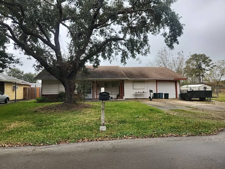 314 Sycamore Dr Hitchcock, TX 77563, Galveston County