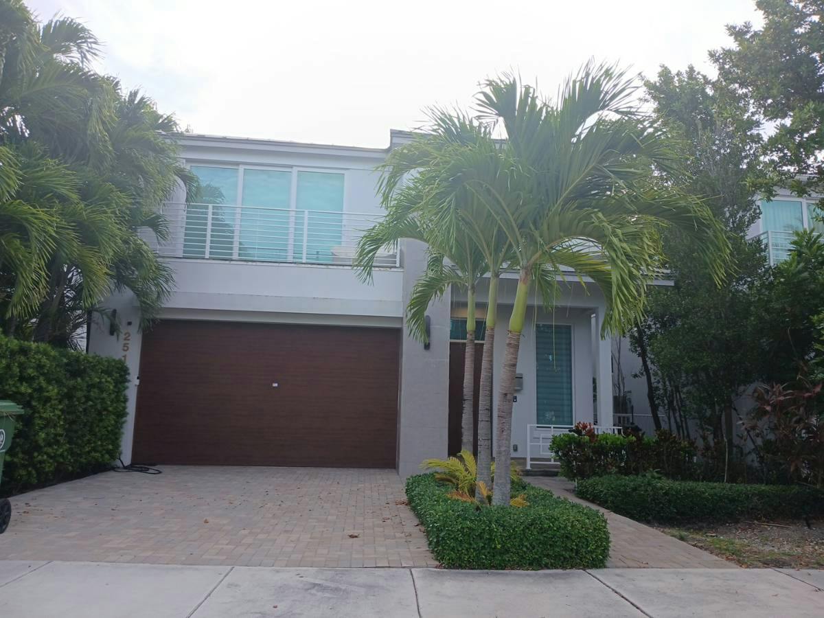 32nd Ave, Fort Lauderdale, FL 33305