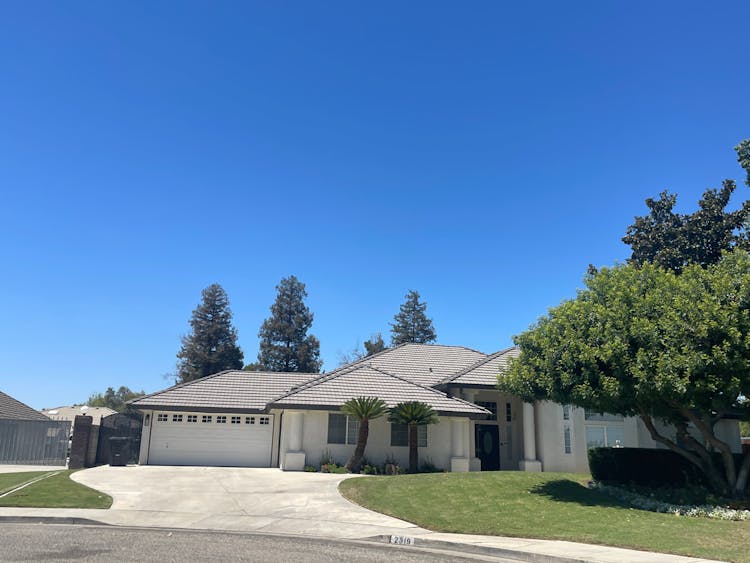 2319 Lone Tree Ct Bakersfield, CA 93312, Kern County