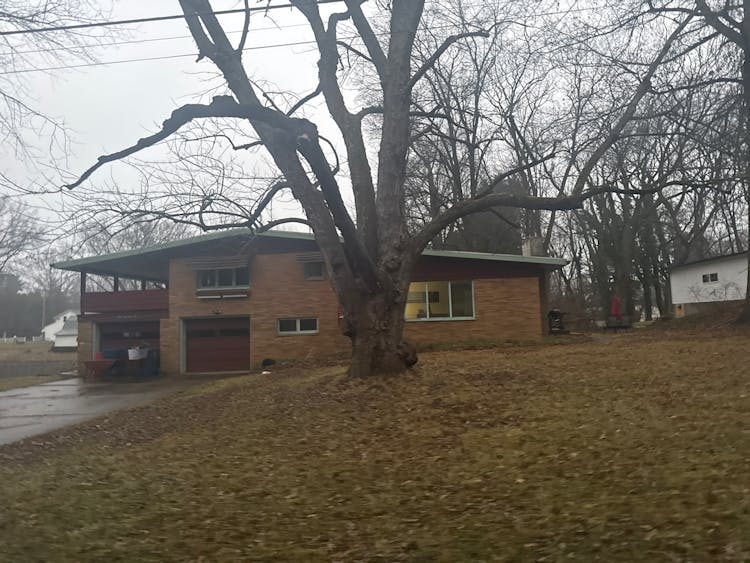 1001 Farr Rd Akron, OH 44319, Summit County