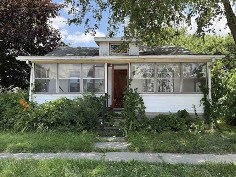 24300 Melrose Ave Eastpointe, MI 48021, Macomb County