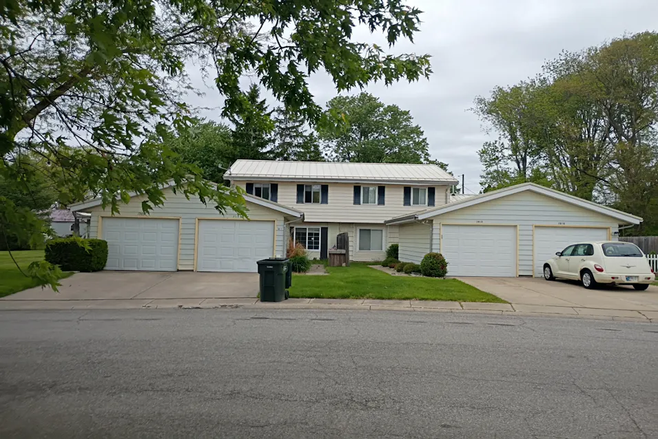 1911 Greenock St South Bend, IN 46614, St Joseph County