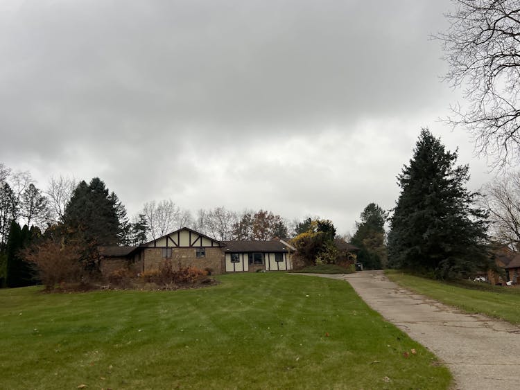 59663 Pettengill Dr New Hudson, MI 48165, Oakland County