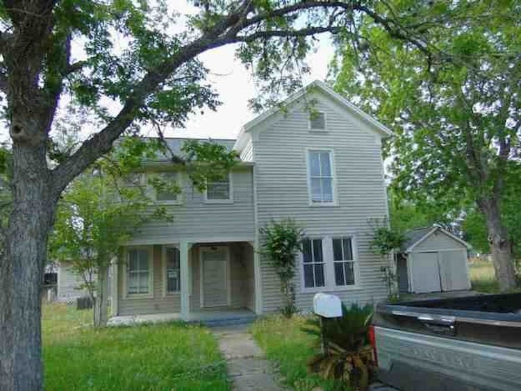 1007 E 5th St Hallettsville, TX 77964, Lavaca County