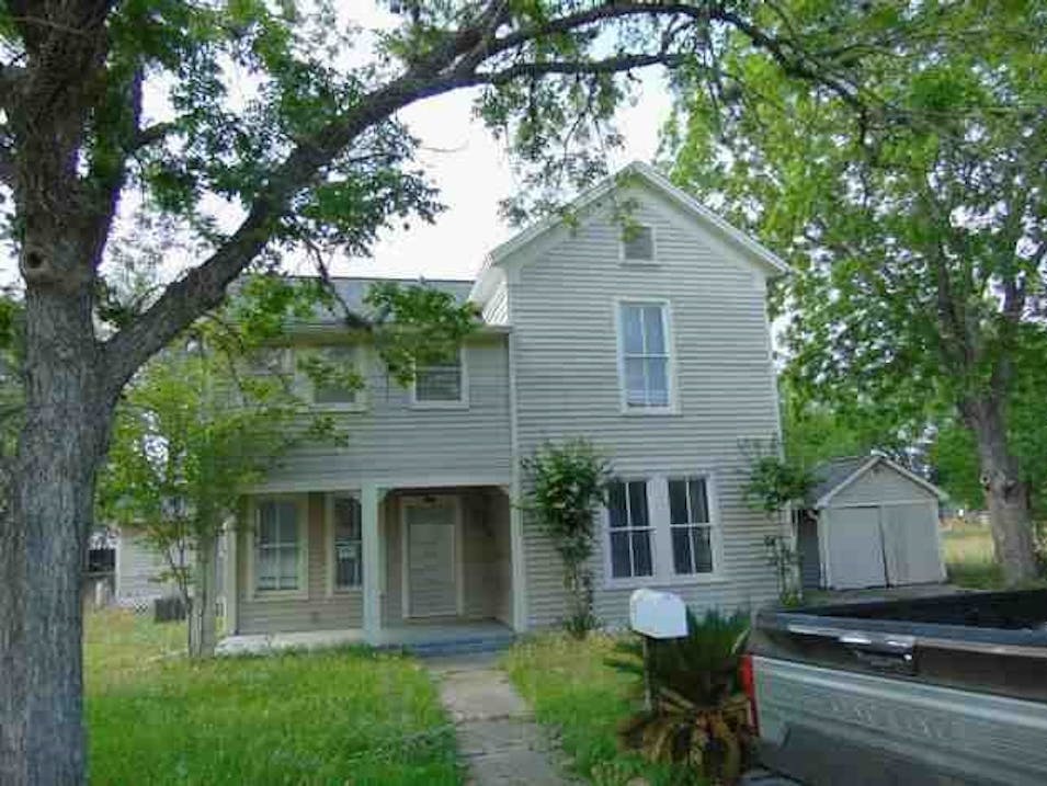 1007 E 5th St Hallettsville, TX 77964, Lavaca County