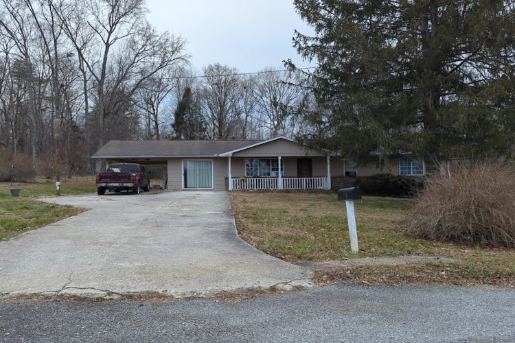 242 Lake Hills Cir Spring City, TN 37381, Rhea County