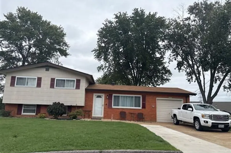 1004 Paula Dr Arnold, MO 63010, Jefferson County