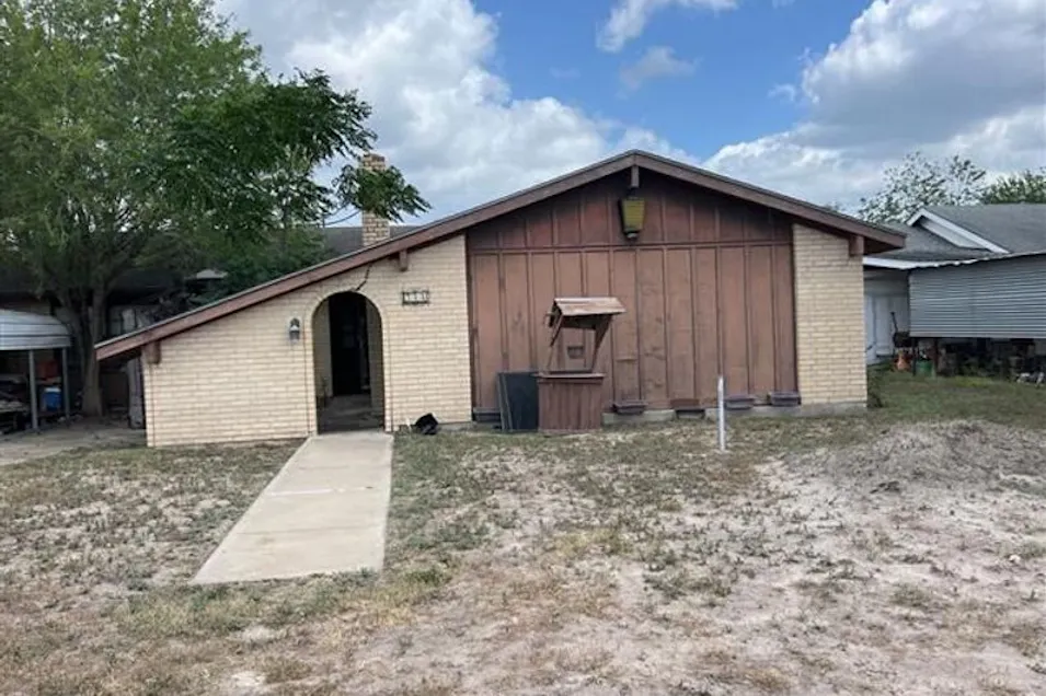 908 Fannin St George West, TX 78022, Live Oak County
