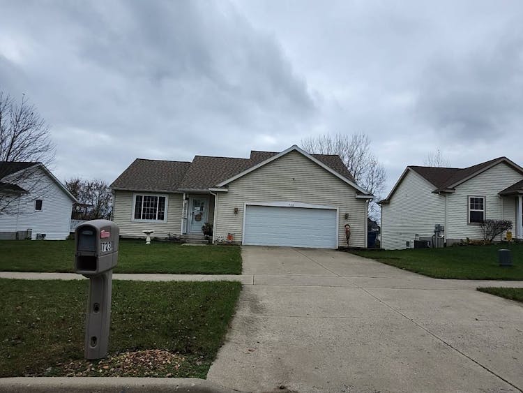 723 Green Meadows Dr Middleville, MI 49333-8146, Barry County