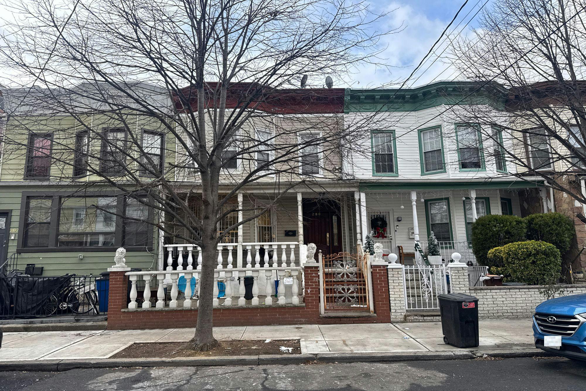 38th St, Brooklyn, NY 11203