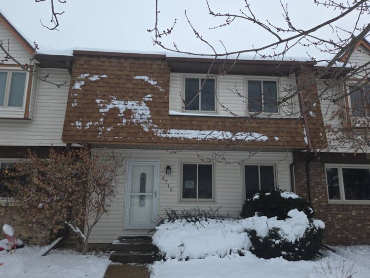 4715 11th St. East Moline, IL 61244, Rock Island County