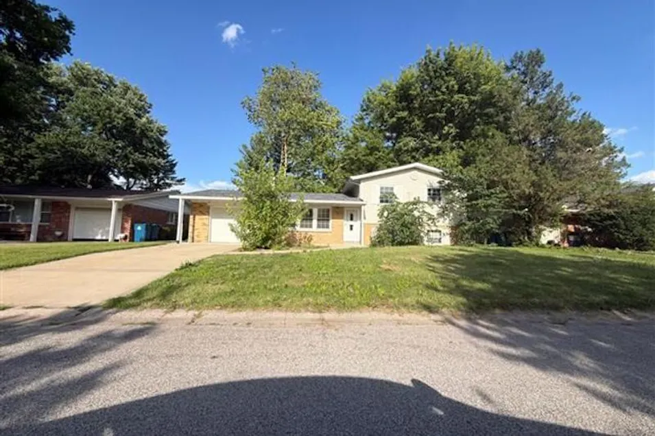 18 Village Drive Swansea, IL 62226, St. Clair County
