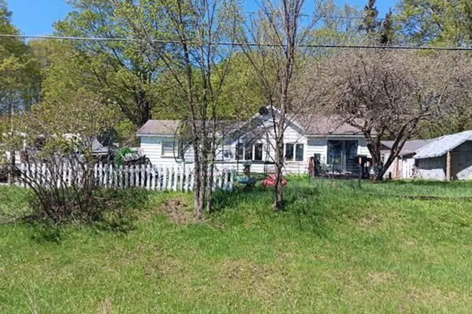 4925 State Hwy M-94 Chatham, MI 49816, Alger County