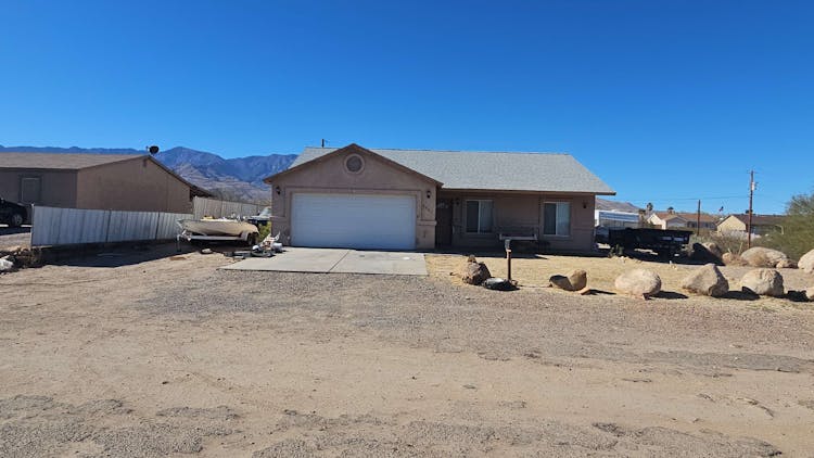 8532 S Kiva Dr Safford, AZ 85546, Graham County