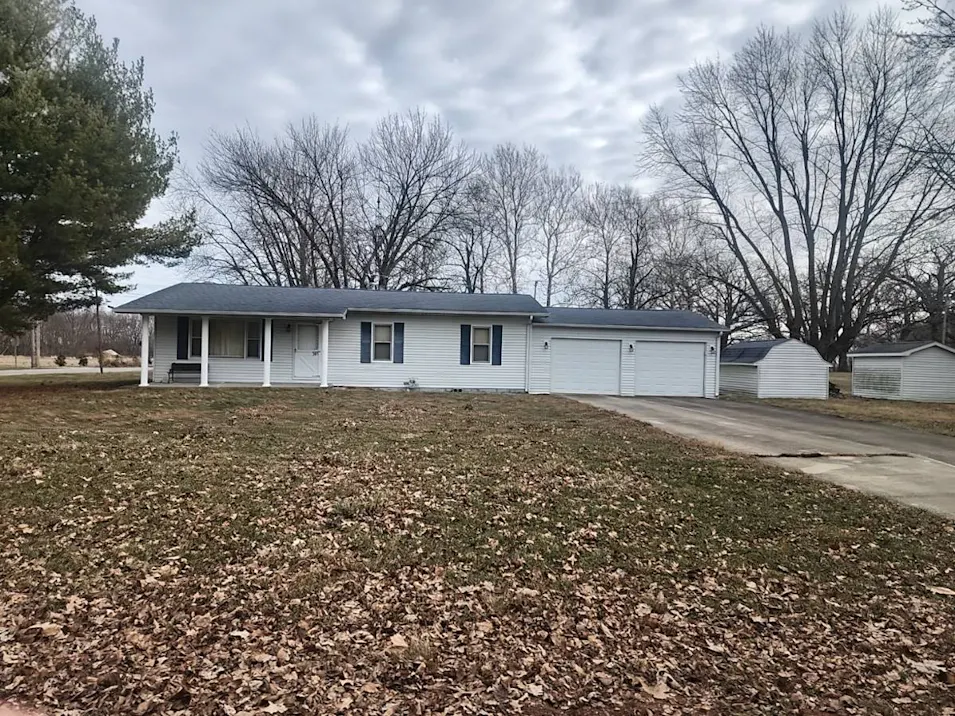 301 S Smith Newman, IL 61942, Douglas County