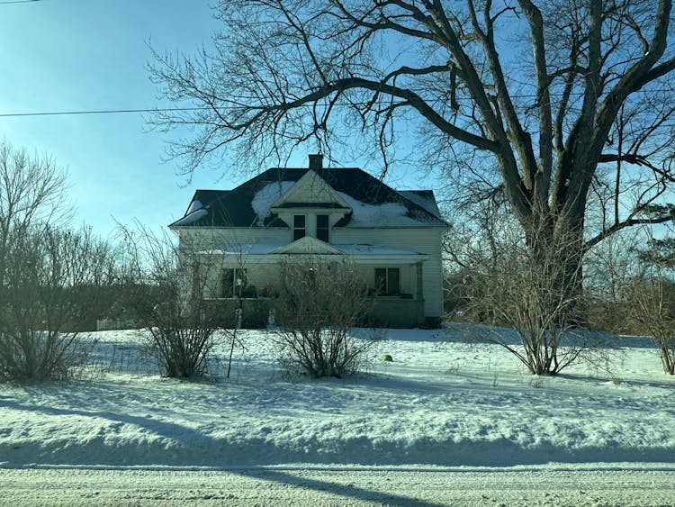 260 Stoddard Rd Richmond, MI 48062-2504, Macomb County