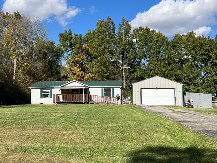 1867 Woodland Dr. Fayetteville, OH 45118, Brown County