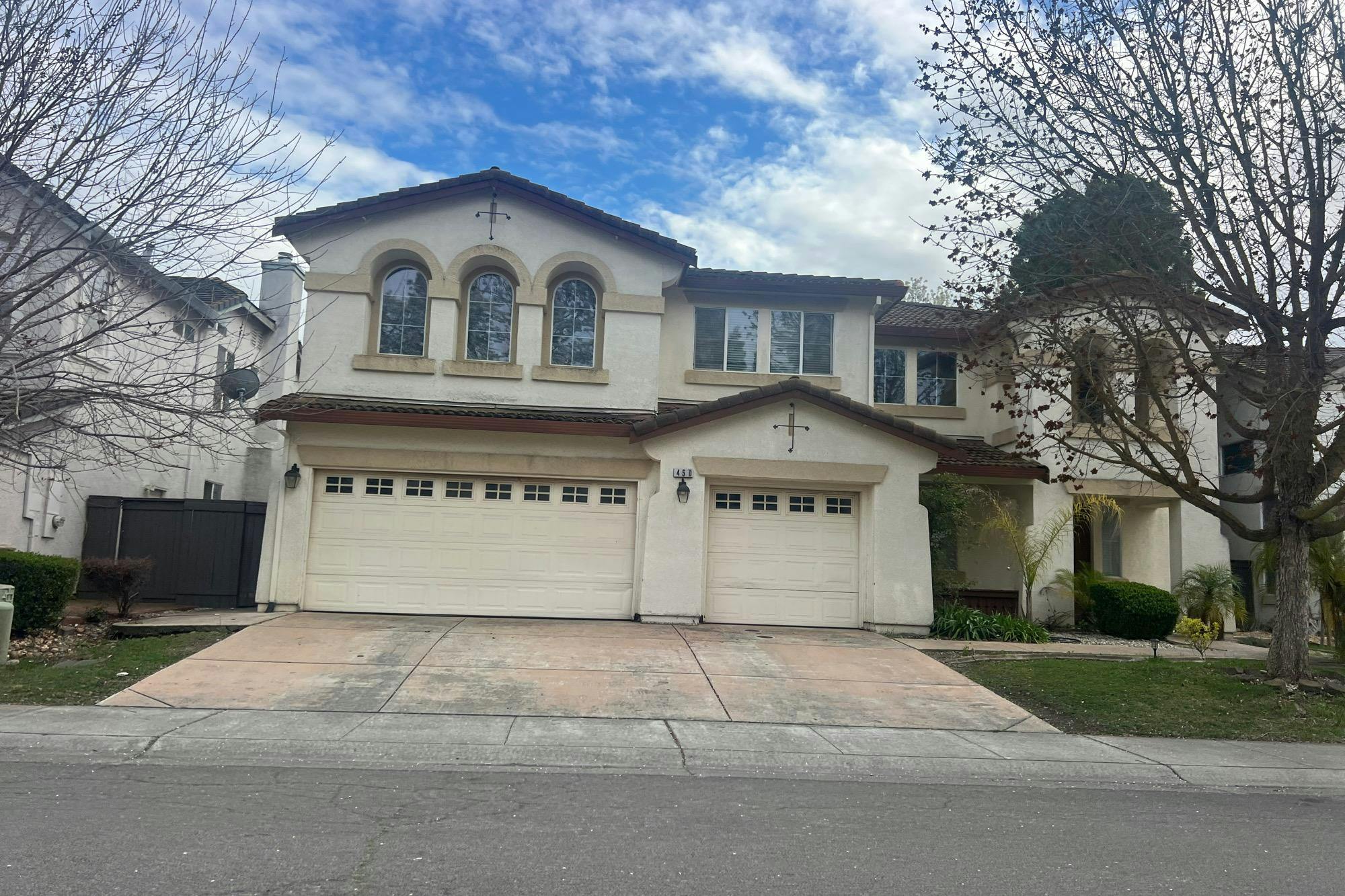 Lyman Cir, Sacramento, CA 95835