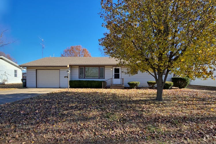 916 Wood St Mount Vernon, MO 65712, Lawrence County