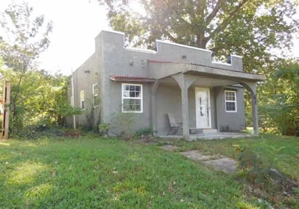 302 E Mulberry St Pinckneyville, IL 62274, Perry County
