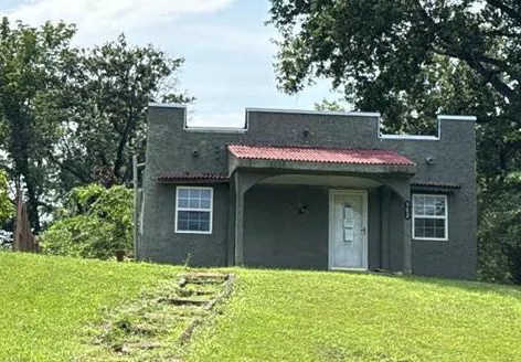 Mulberry St, Pinckneyville, IL 62274