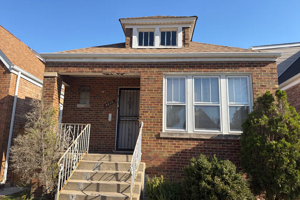 8639 South Kingston Avenue Chicago, IL 60617, Cook County