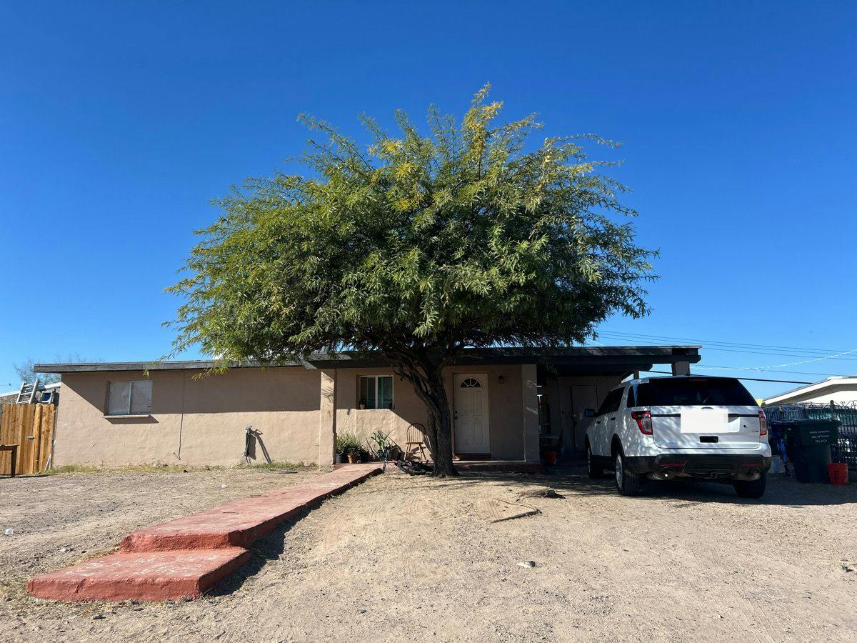 Via Elnora , Tucson, AZ 85713