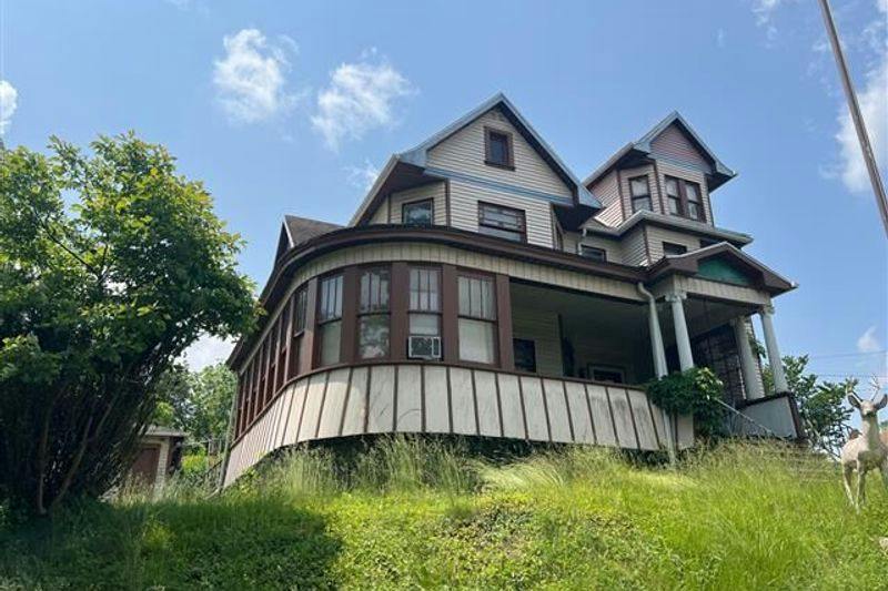Front St, Vanderbilt, PA 15486
