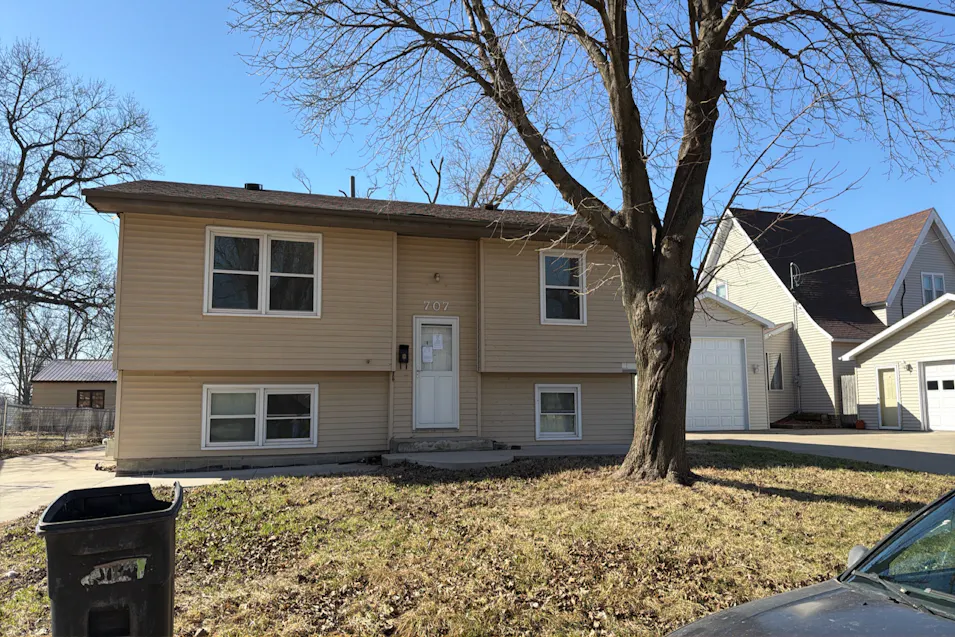 707 N 8th Ave E Newton, IA 50208, Jasper County