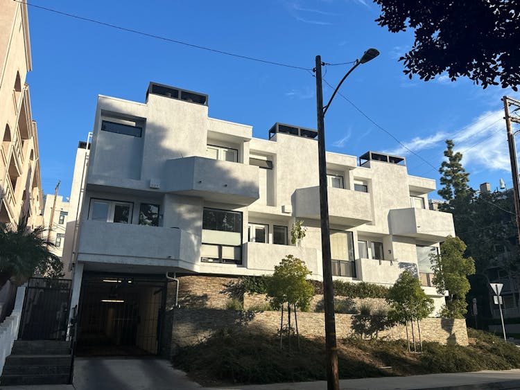 8601 West Knoll Drive #4 West Hollywood, CA 90069, Los Angeles County