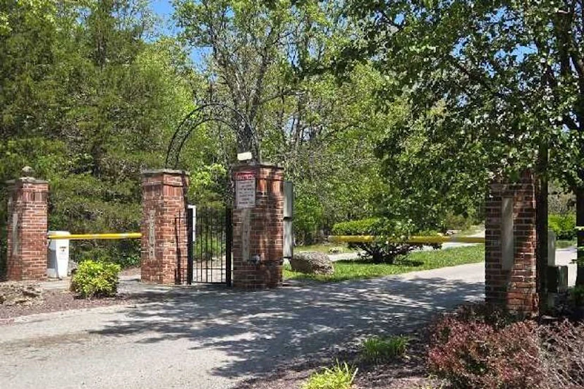 5998 Peachtree Dr