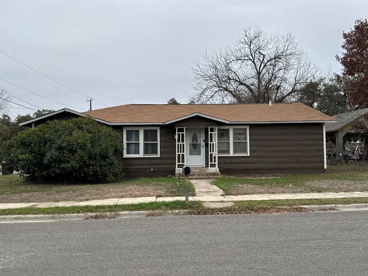 1101 22nd St Hondo, TX 78861, Medina County