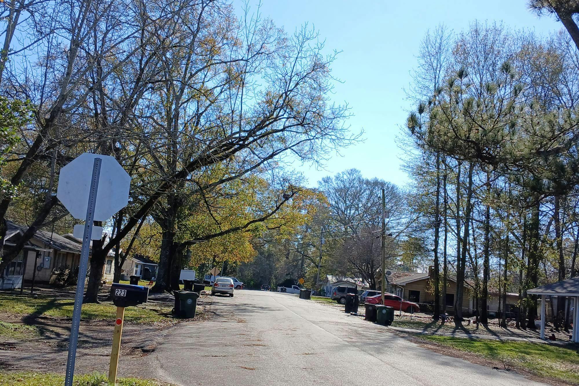 Dixie Ave, Hattiesburg, MS 39401